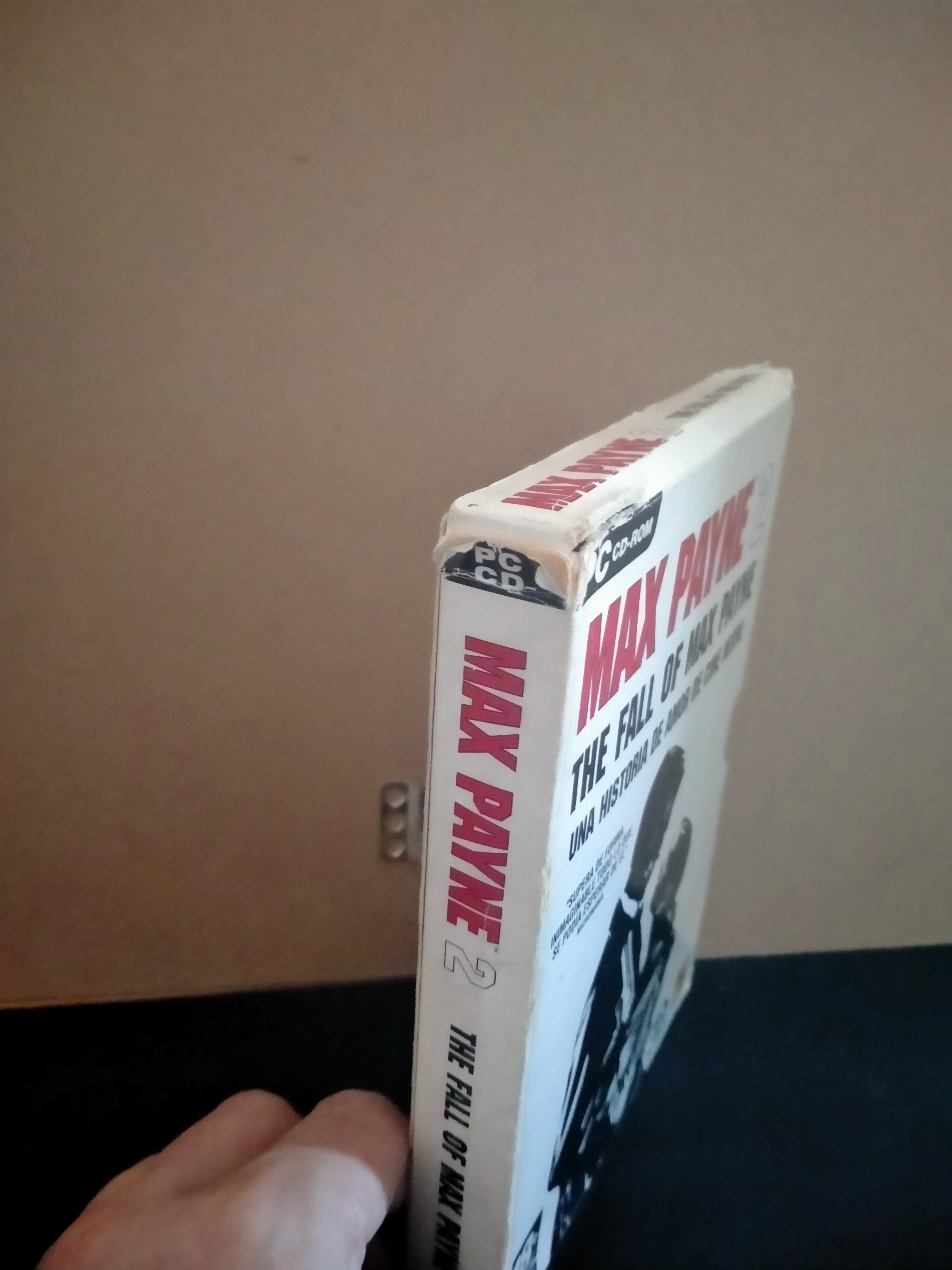 Imagen documental 2 de Max Payne 2: The Fall of Max Payne, formato DVD Case, para Windows 98, Windows Me, Win2000